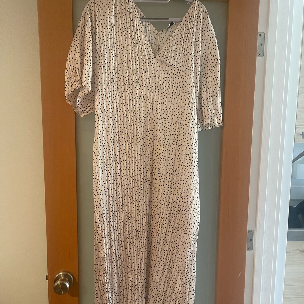 Vince dotted long dress size large  never been worn